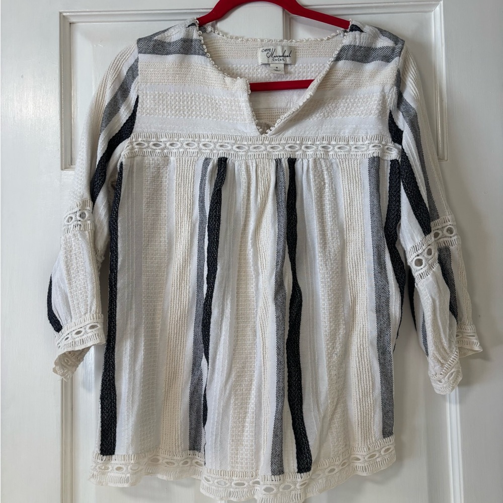 Umgee White and Black Textured Blouse
